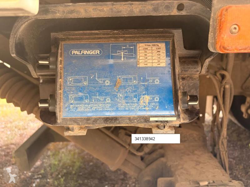 Renault 270 FASSI KRAAN + PALFINGER LAADKLEP truck