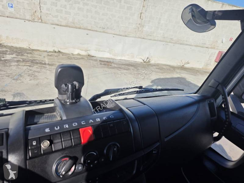 Iveco 180E32 truck