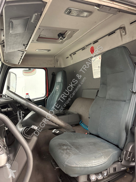 Teherautó Volvo 330 - 6x2