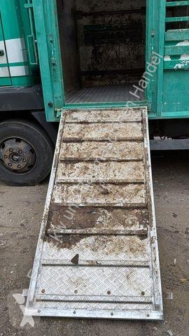 Teherautó  817L D VIEHLKW FÜR 7 KÜHE