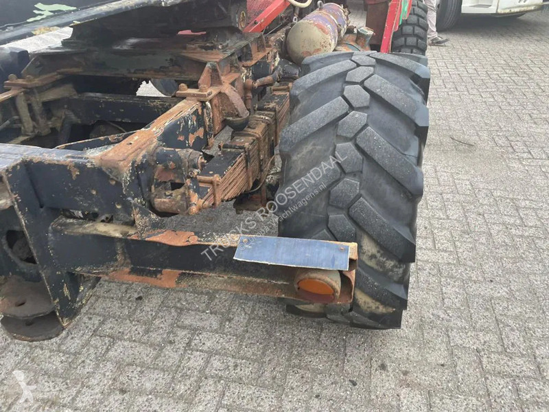 Vrachtwagen Mercedes + Manual + Kipper + 4x4