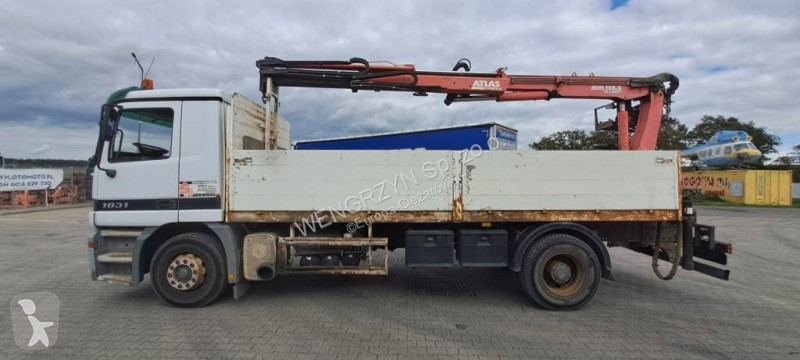 Camion Mercedes Pojazd ciężarowy Mercedes Benz...