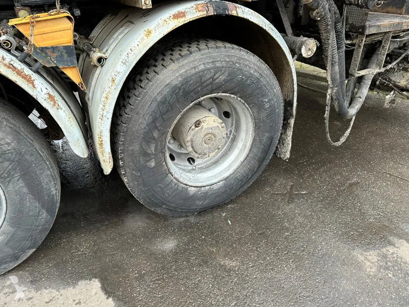 Camion Mercedes 2428 Bitumen Sprayer 11.000L...