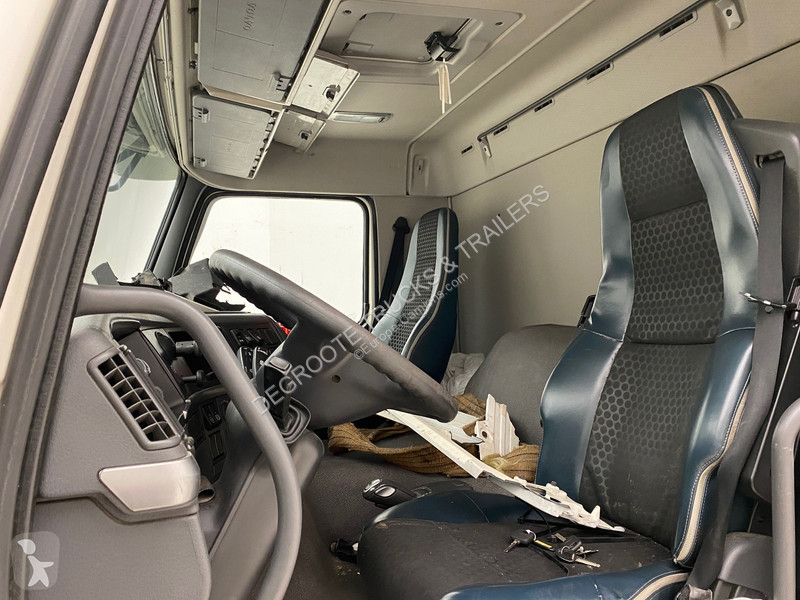 Vrachtwagen Volvo 330