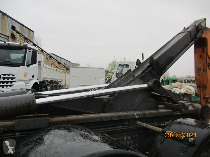 Kamion Renault 6x2 essieu relevable 320 benne...