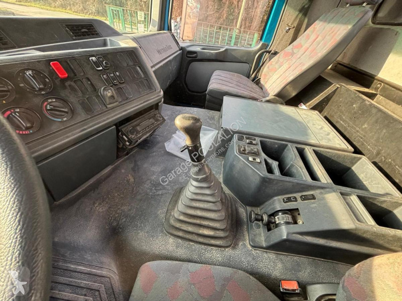 Vrachtwagen Mercedes TOUPIE  7 M3,  avec pompe...