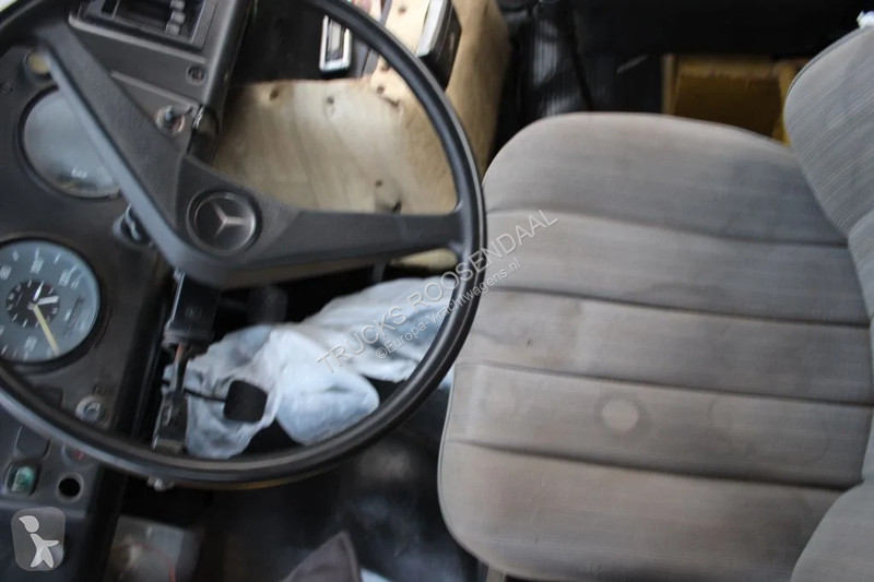 Vrachtwagen Mercedes 508 MANUAL