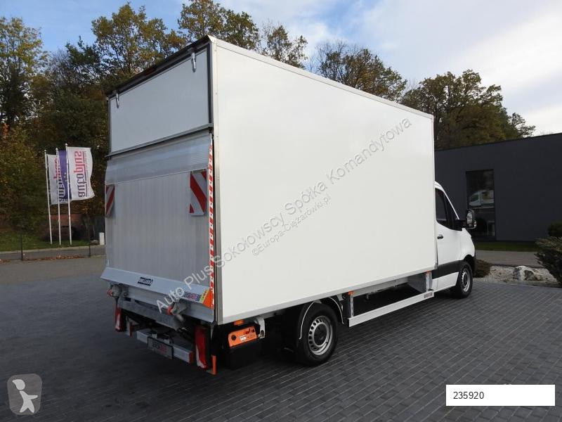 Kamion Mercedes SPRINTER KONTENER WINDA 8 PALET...