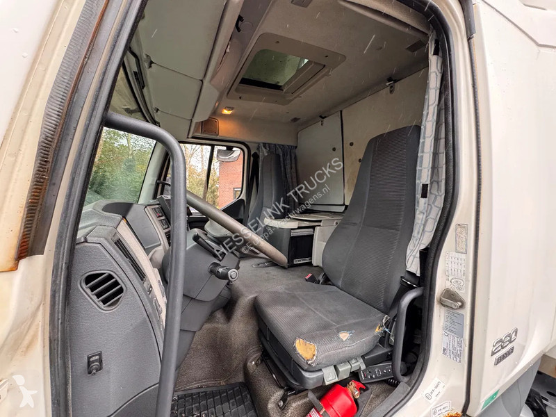 Vrachtwagen Volvo 280 7.8M Side...