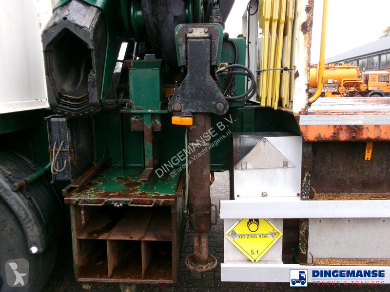 Vrachtwagen  Platform trailer + HMF 4720 K3 crane