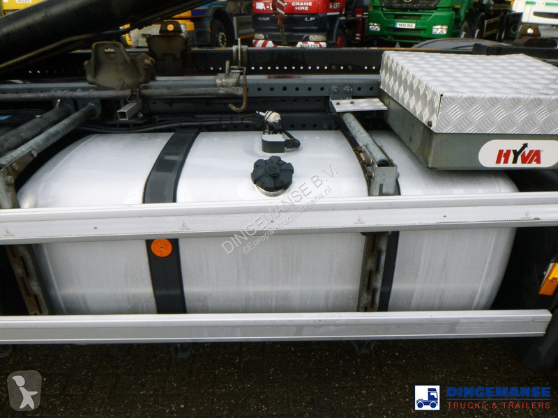 Vrachtwagen Mercedes 2843 6x2 Hyva container...