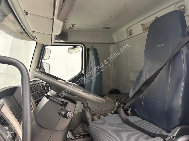 Kamion Volvo 300 - 6x2