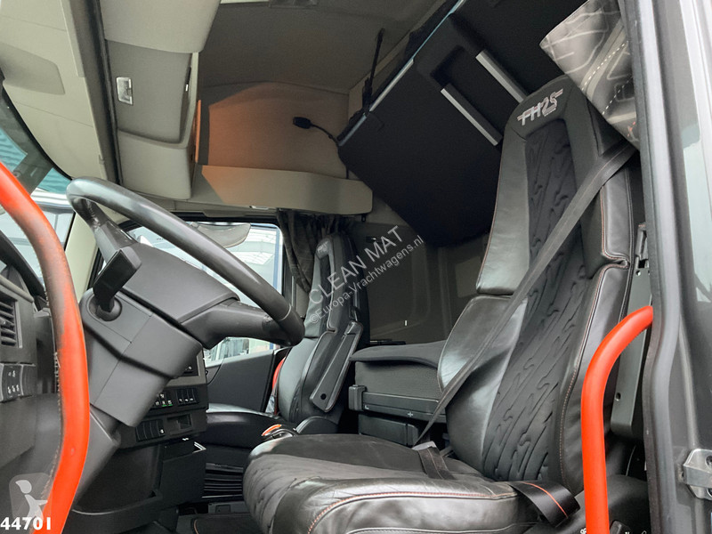 Kamion Volvo 8x4 Euro 6 Hiab 37 Tonmeter laadkraan