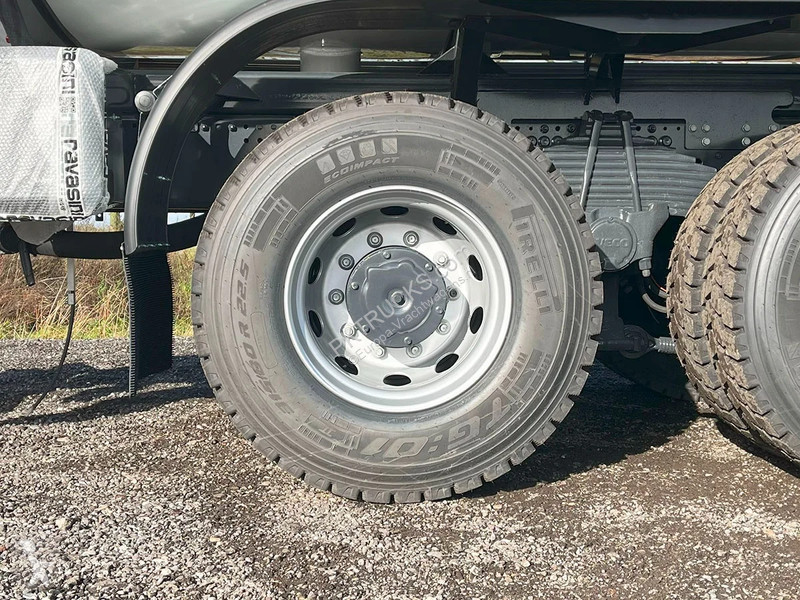 Camión Iveco T-Way AD380T43H AT Fuel Tank Truck...