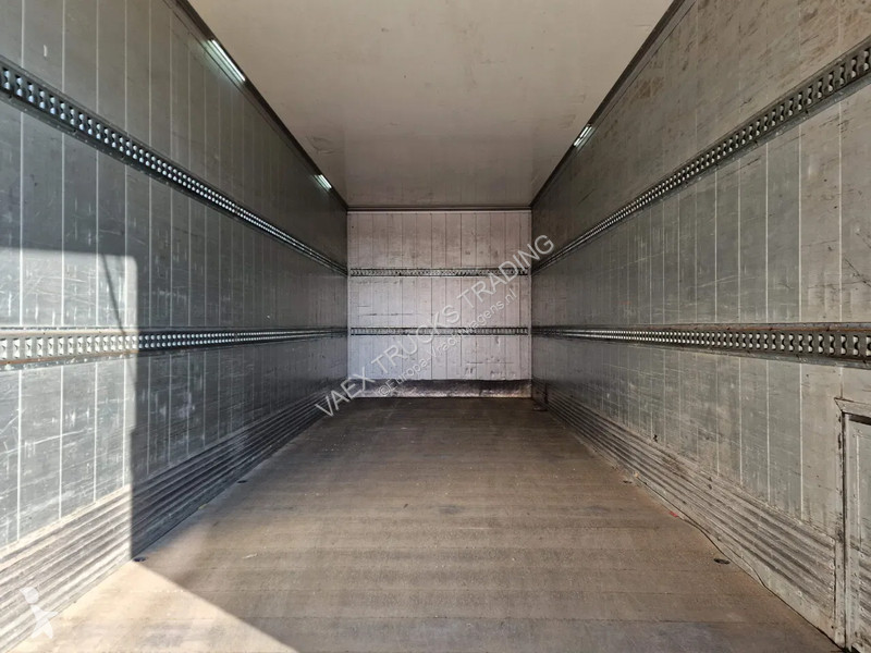 Kamion Volvo 4x2 - Box - Loadlift - Full air -...