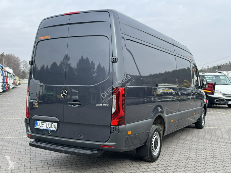 Vrachtwagen Mercedes 319