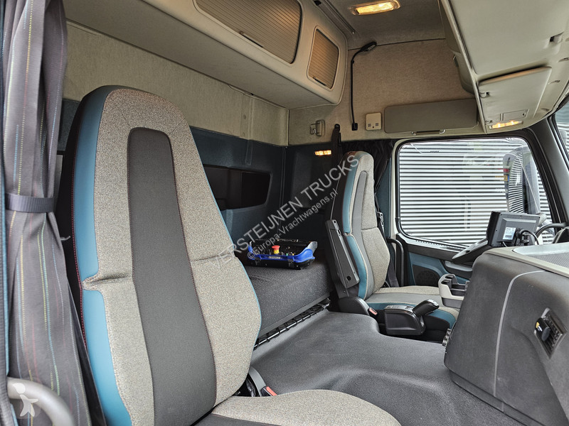 Kamion Volvo 500 / 6x2 / HMF 32TM / KRAN / CRANE