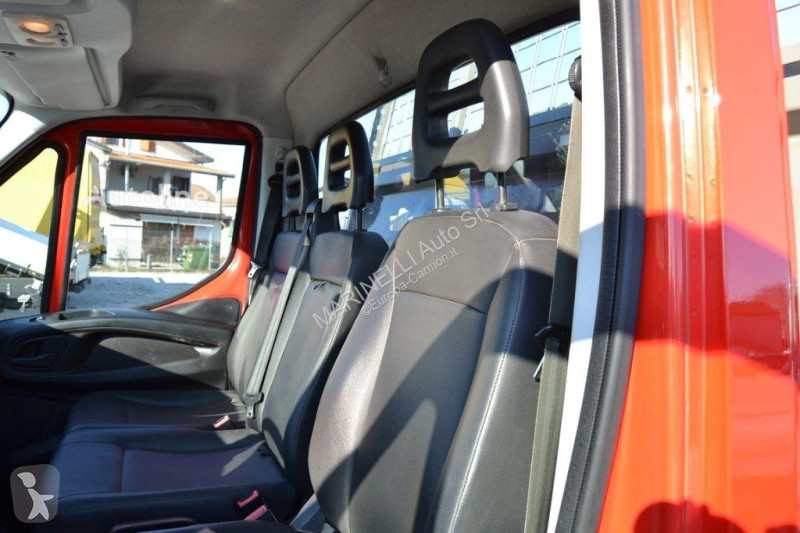 Véhicule utilitaire Iveco 35C13 2.3