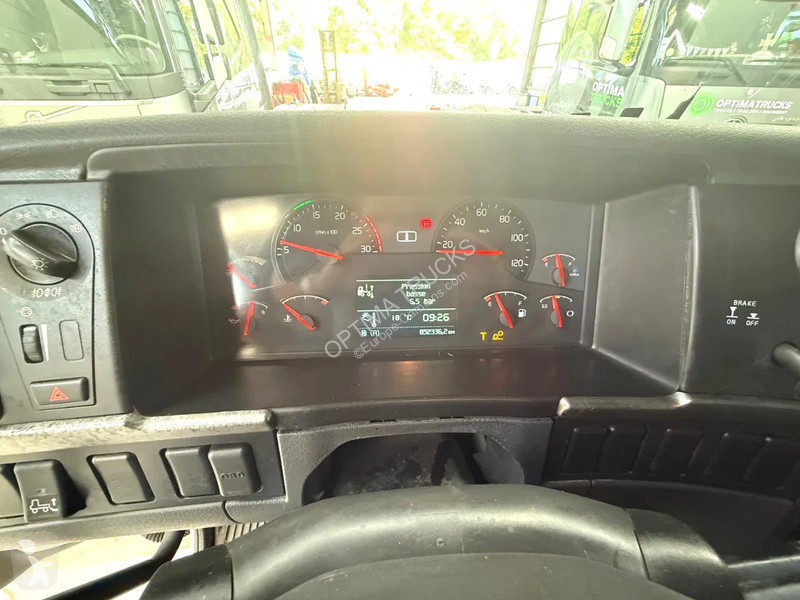 Kamion Volvo 330 / Essieu relevable et...