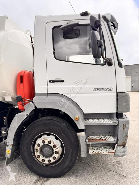 Kamion Mercedes 2528