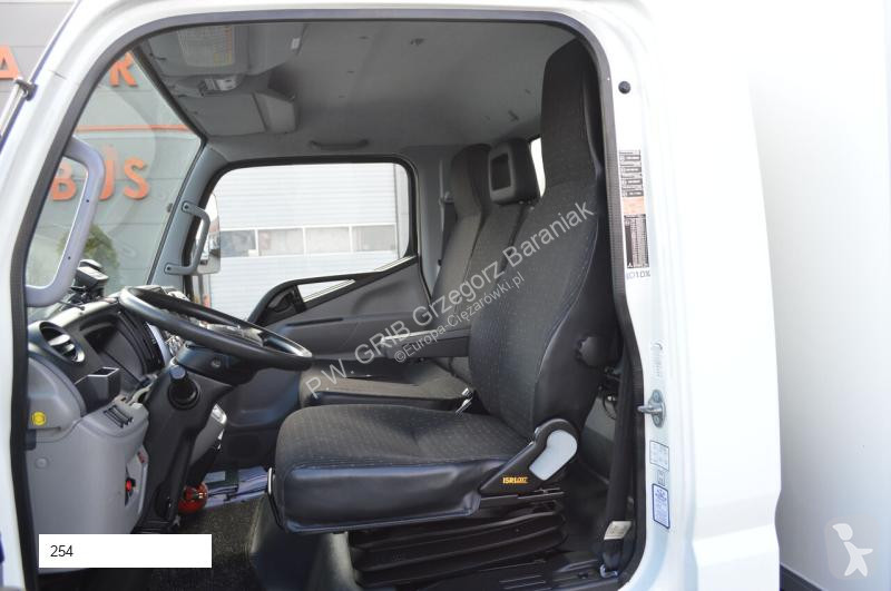 Camion Mitsubishi FUSO CANTER 7C15 REFRIGERATOR...