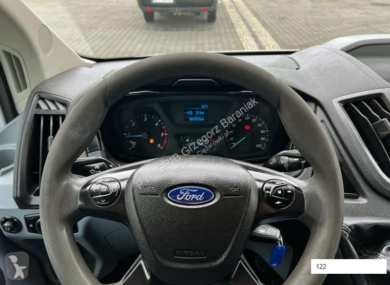 Véhicule utilitaire Ford Doka 7-seaters + Box...