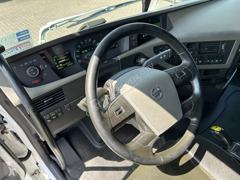 Kamion Volvo 16750 6x4 Globe XL Chassis...