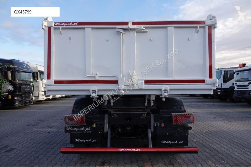 Camion MAN HIAB XS 122