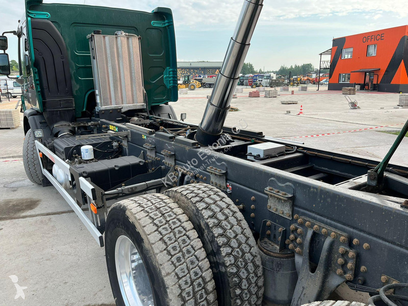 Kamion Volvo 350 6x2*4 BOX L=5383 mm