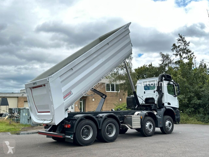Kamion Mercedes 4142 8X4  Mulden-  Kipper -...