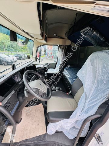 Traktor Volvo 10x4 mit F1150 Ladekran,...
