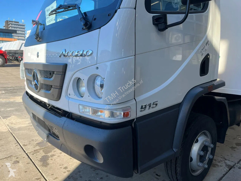 Lastbil Mercedes Accelo 915 4x2 Closed Cargo Truck