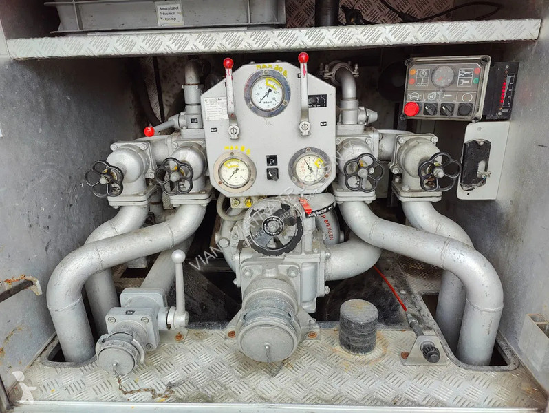 Kamion Mercedes 1124 F 4x2 Feuerwehr -...