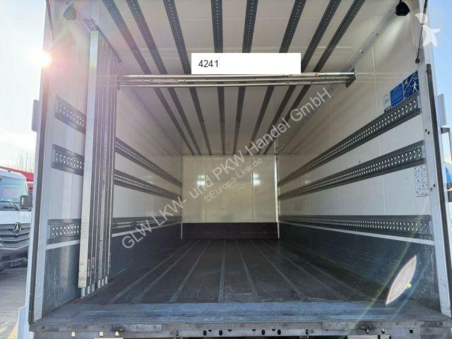 Camion Mercedes ATEGO L Koffer 6,1 m LBW BÄR...
