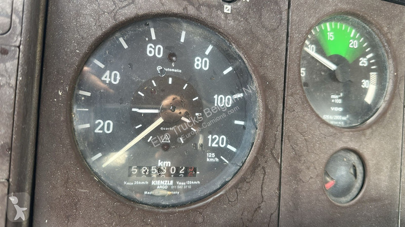 Kamion Mercedes SK  (POMPE MANUELLE / MANUAL...