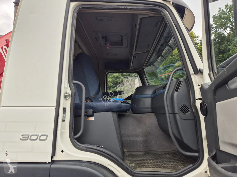 Camion Volvo FM 9.300 TIPPER - HMF 1060K3 CRANE