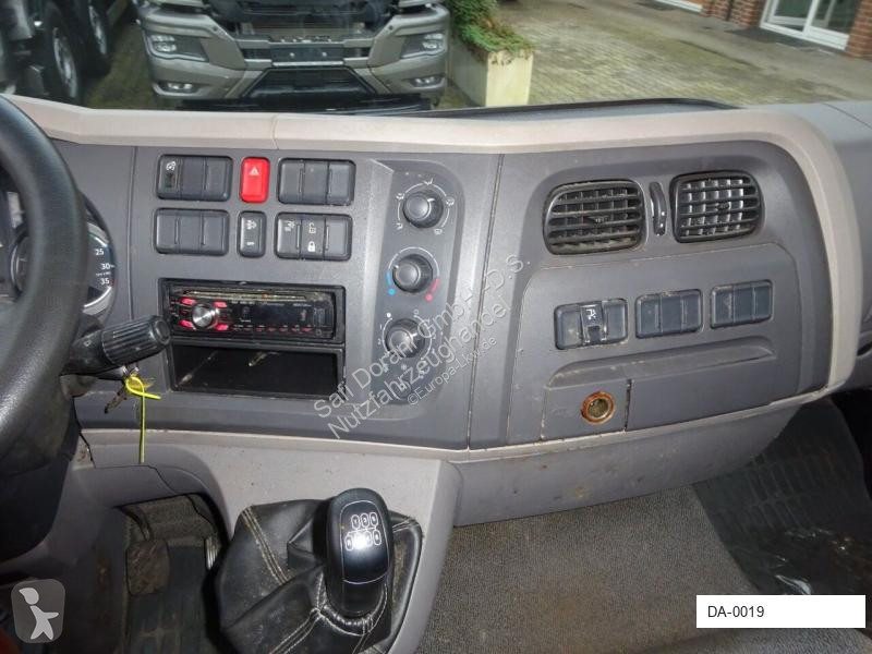 شاحنة DAF LF 220 Koffer mit Palfinger LBW 4x2