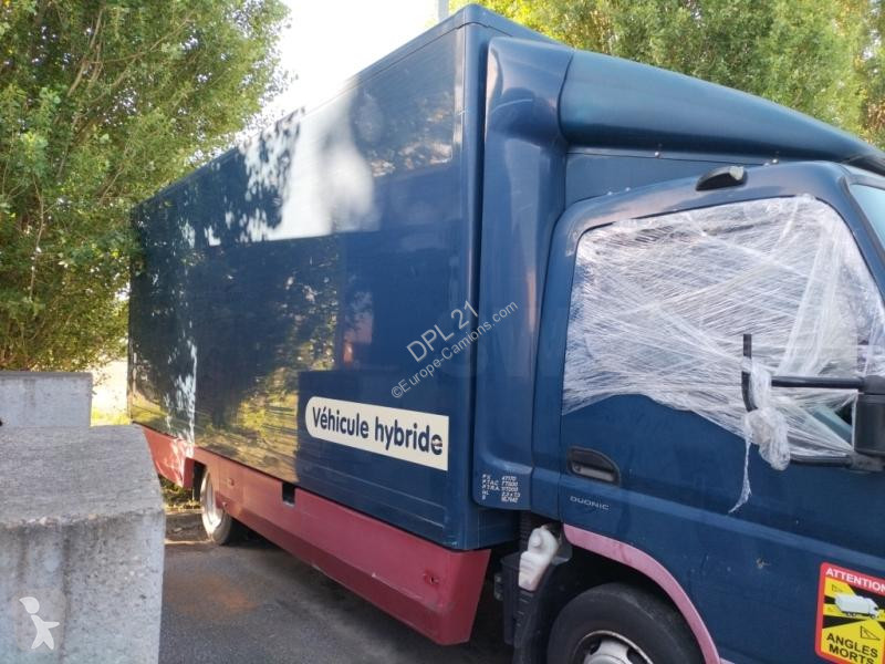 Ciężarówka Mitsubishi Fuso 7C15
