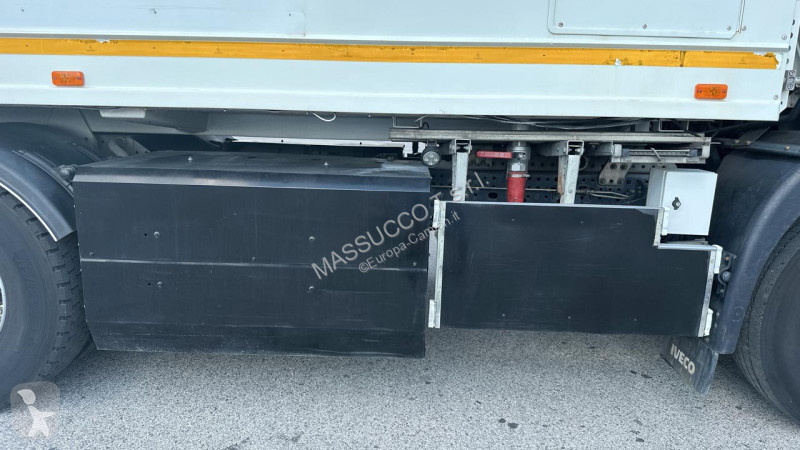 شاحنة Iveco 330 6X2
