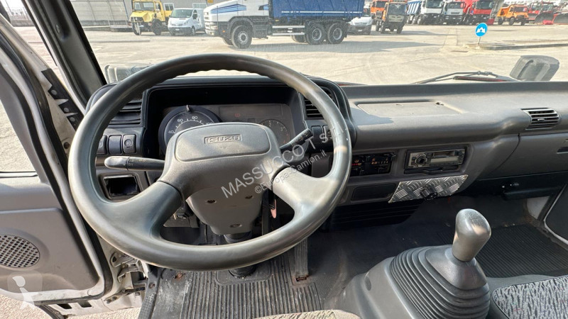شاحنة Isuzu NQR75 4X2