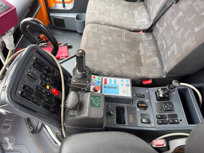 Engin de voirie Unimog U 300 4x4 U 300 405/10...