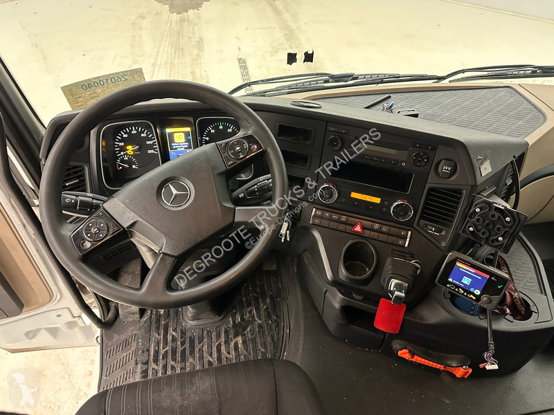 Mercedes 1832 truck