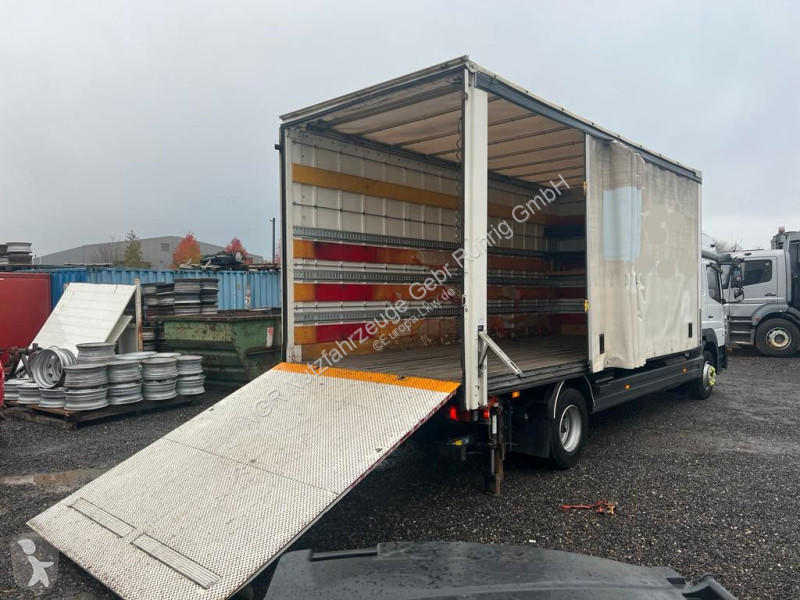Camion Mercedes 4X2 Koffer Plane 6 to. Hebebühne