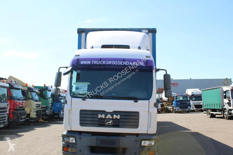 شاحنة MAN 8.210 + TRAILER + SLEEPCAB COMBI
