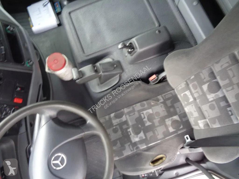 شاحنة Mercedes 822 + Euro 5 + Dhollandia lift