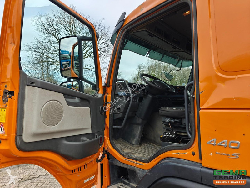 شاحنة Volvo 440 8x4/4 Sleeper Cab Euro 5 - VDL...