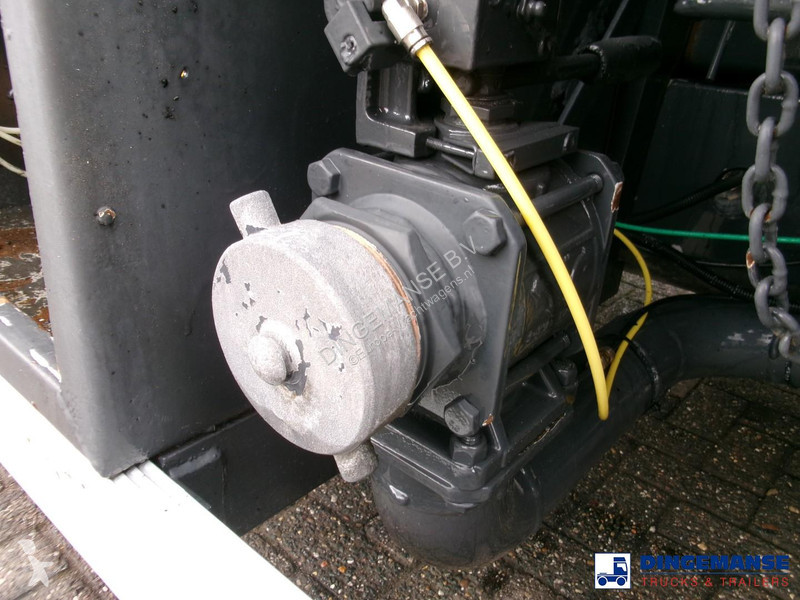 شاحنة Volvo 240 4x2 RHD fuel tank 13 m3 / 4 comp