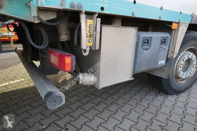 شاحنة Volvo 480  480 Cattle transport