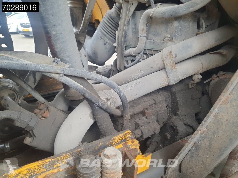شاحنة Volvo 520  8X4 32m3 AJK Pusher 40Tons...