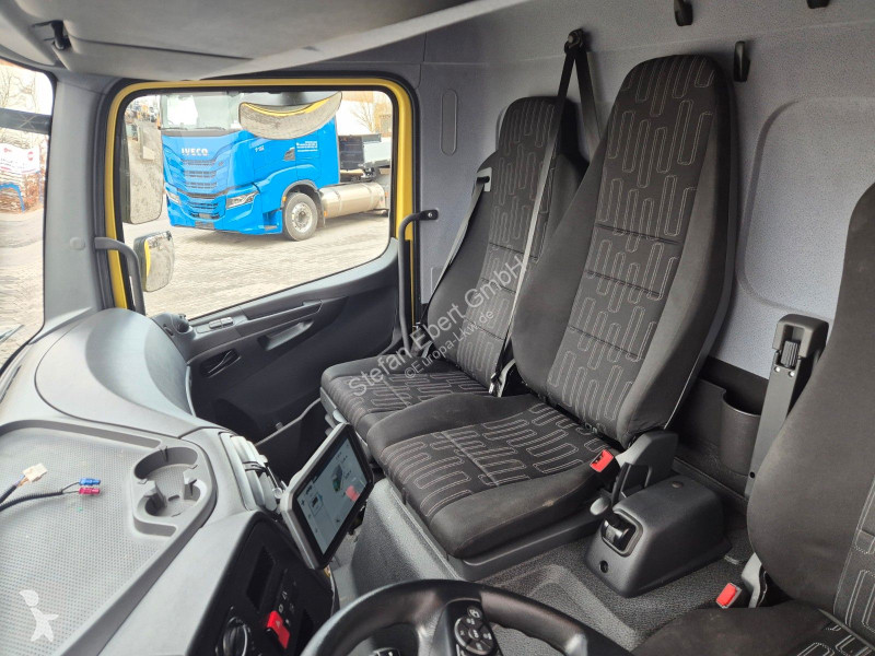 شاحنة Mercedes 816 4x2 Möbelkoffer 3 Sitze